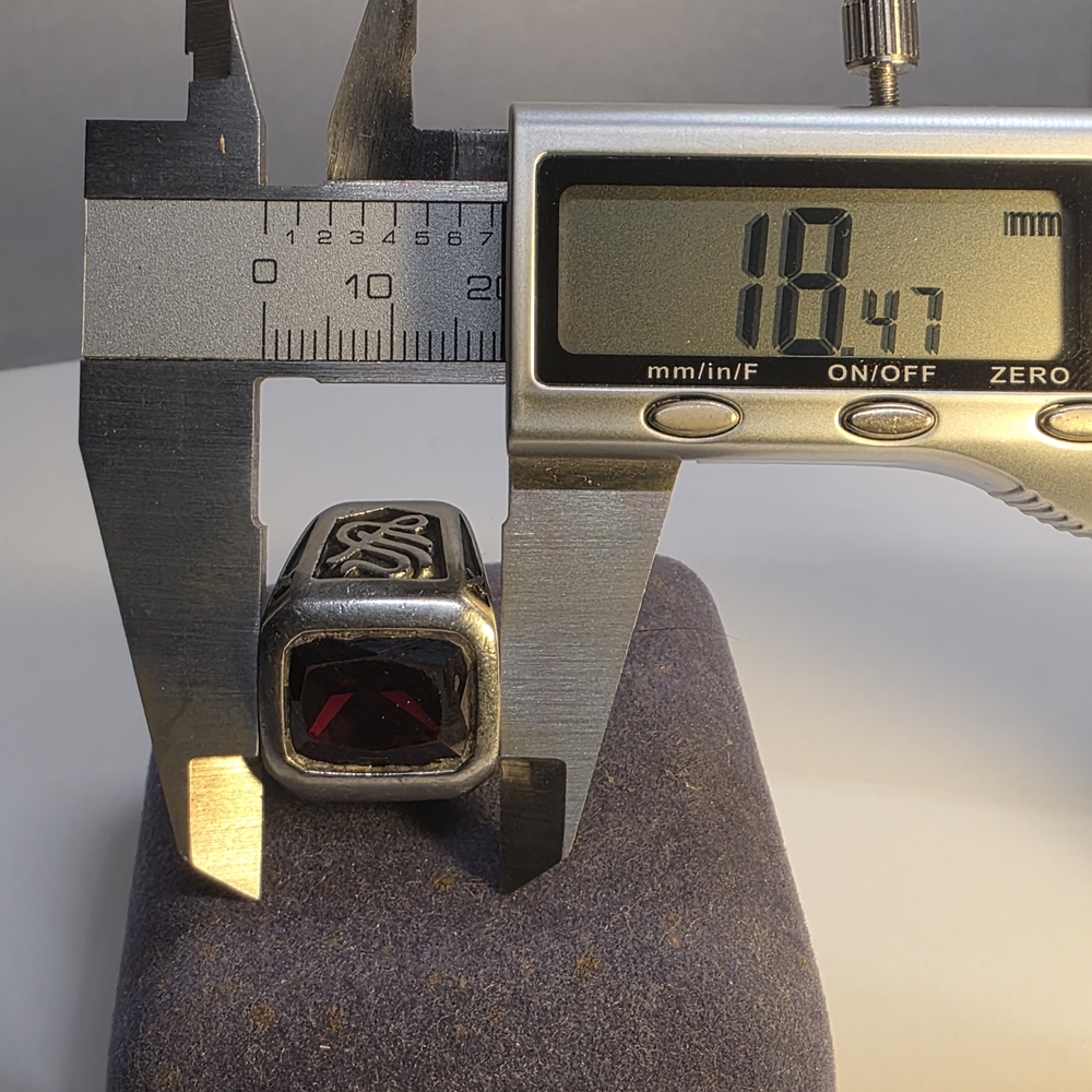 Source Unknown Silver Ring With Deep Red Gemstone - image 5